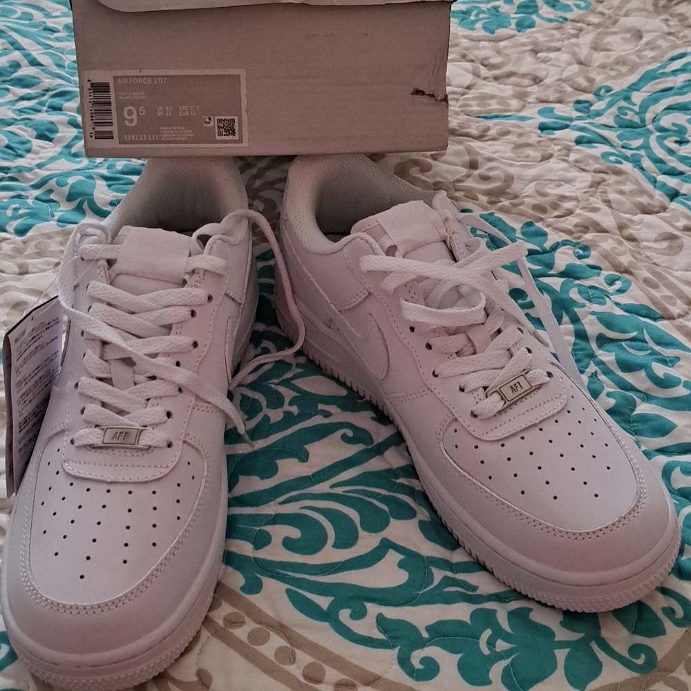 Nike White Low-Top Athletic Shoes